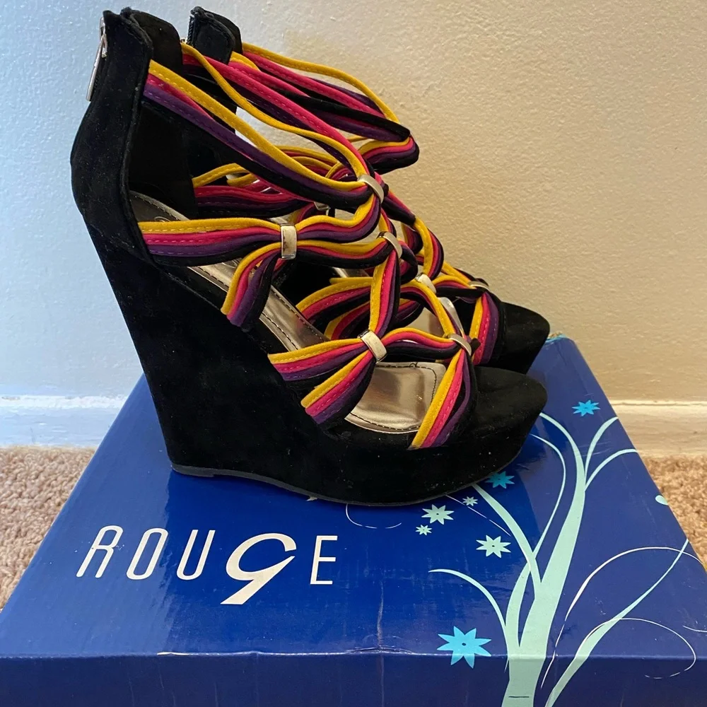 Multi Colored Strappy Blk Wedges NIB with Silver accents & back zipper - Picture 3 of 11